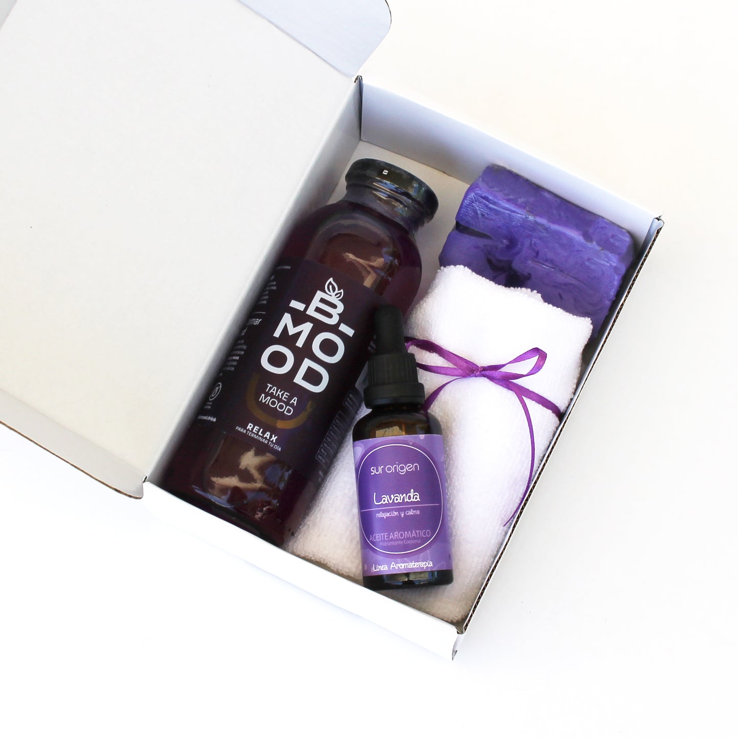 “Regalo Pausa Relax con jabón artesanal, aceite corporal de lavanda, infusión Bmood y toalla facial de microfibra – Aporta Imagen Chile”