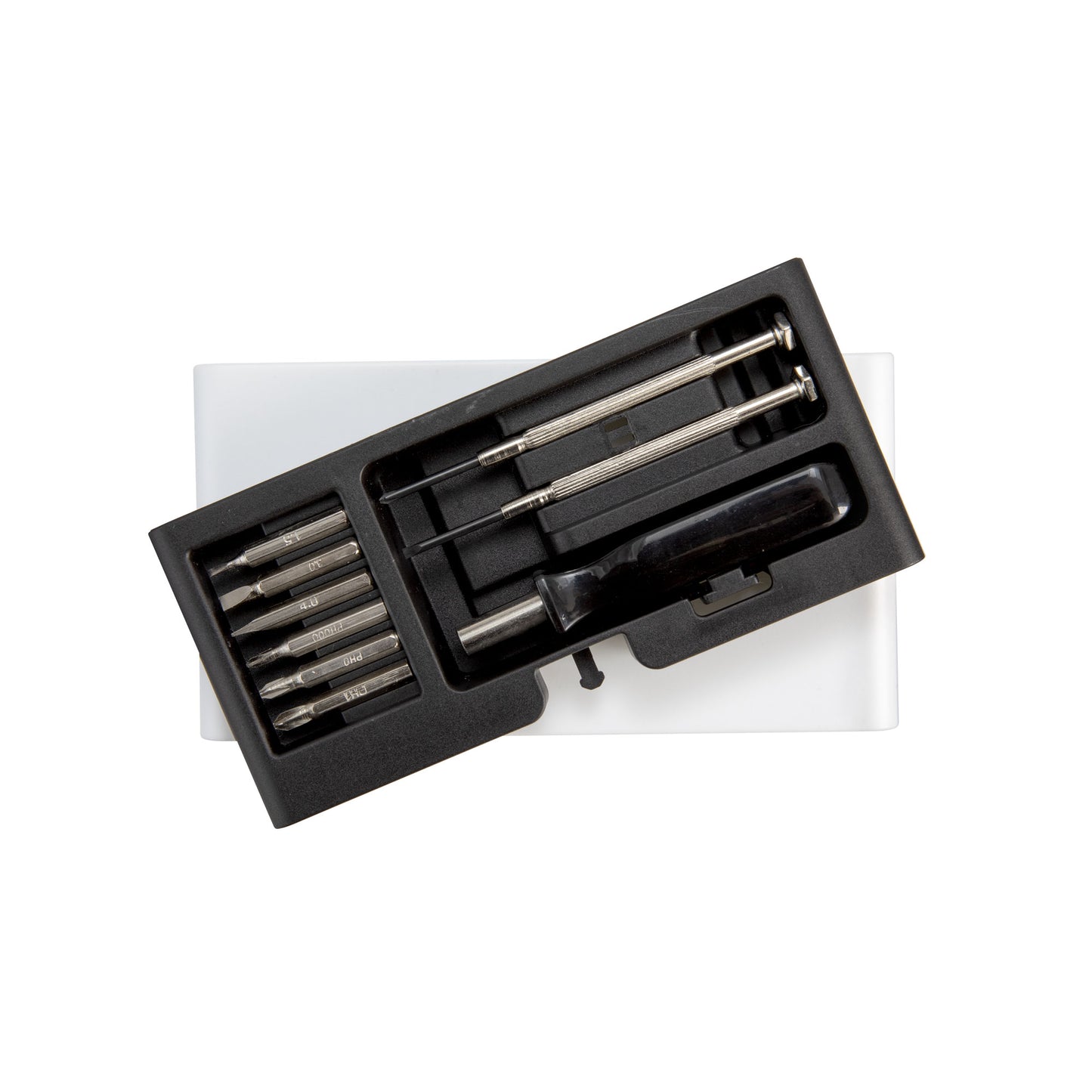 Práctico set de destornilladores imantados en estuche con apertura push. Incluye 8 puntas de precisión y base magnética para mantener el orden. El regalo corporativo ideal para tu marca. ¡Personalízalo con tu logo en Aporta Imagen!