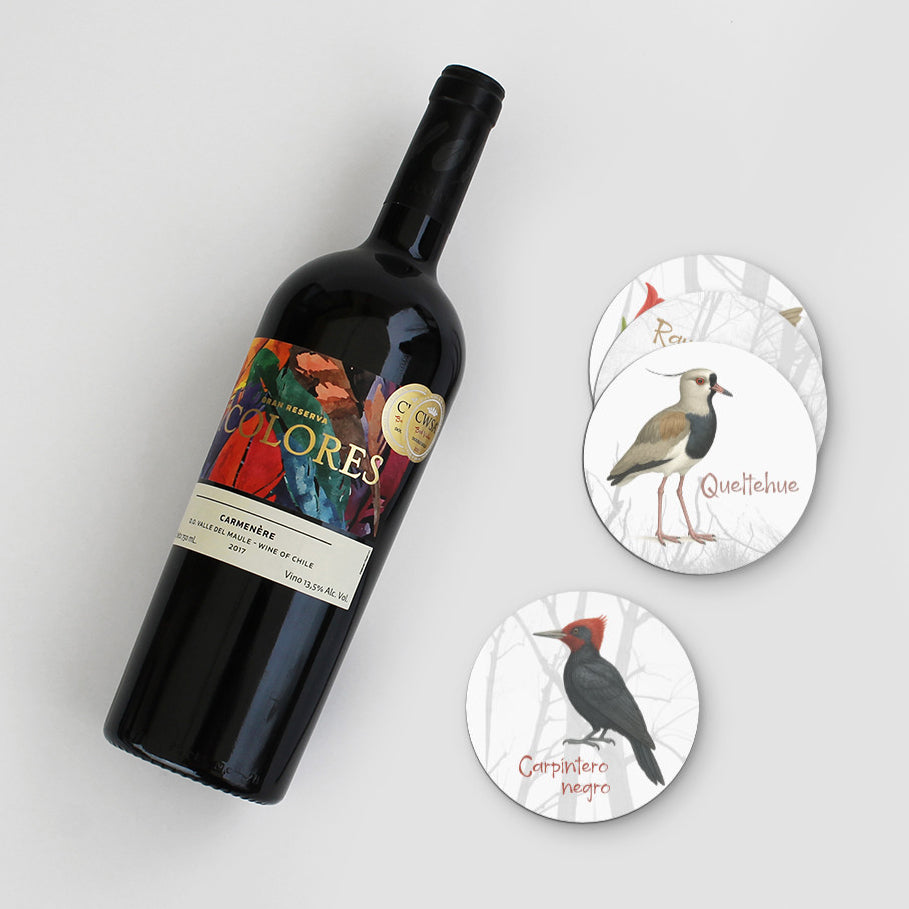 Vino 7 Colores Gran Reserva 750cc + 4 posavasos impresos con diseños de aves y especies nativas.