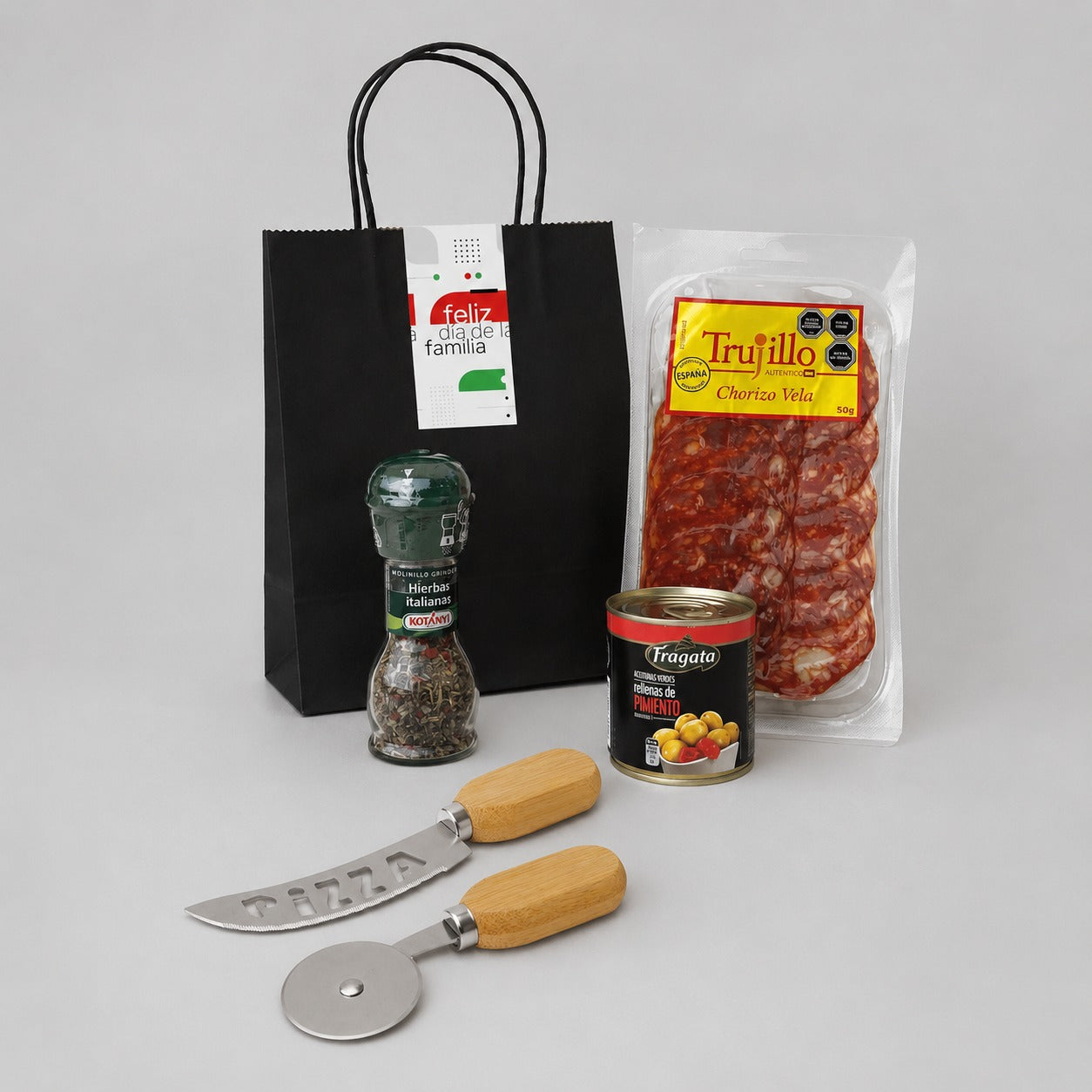 Set gourmet Encuentro a la Italiana, regalo corporativo, para día del trabajador, día del padre, día de la familia o reconocimiento, incluye cuchillo para pizza, cortador giratorio, hierbas italianas, aceitunas Fragata y chorizo Vela Trujillo