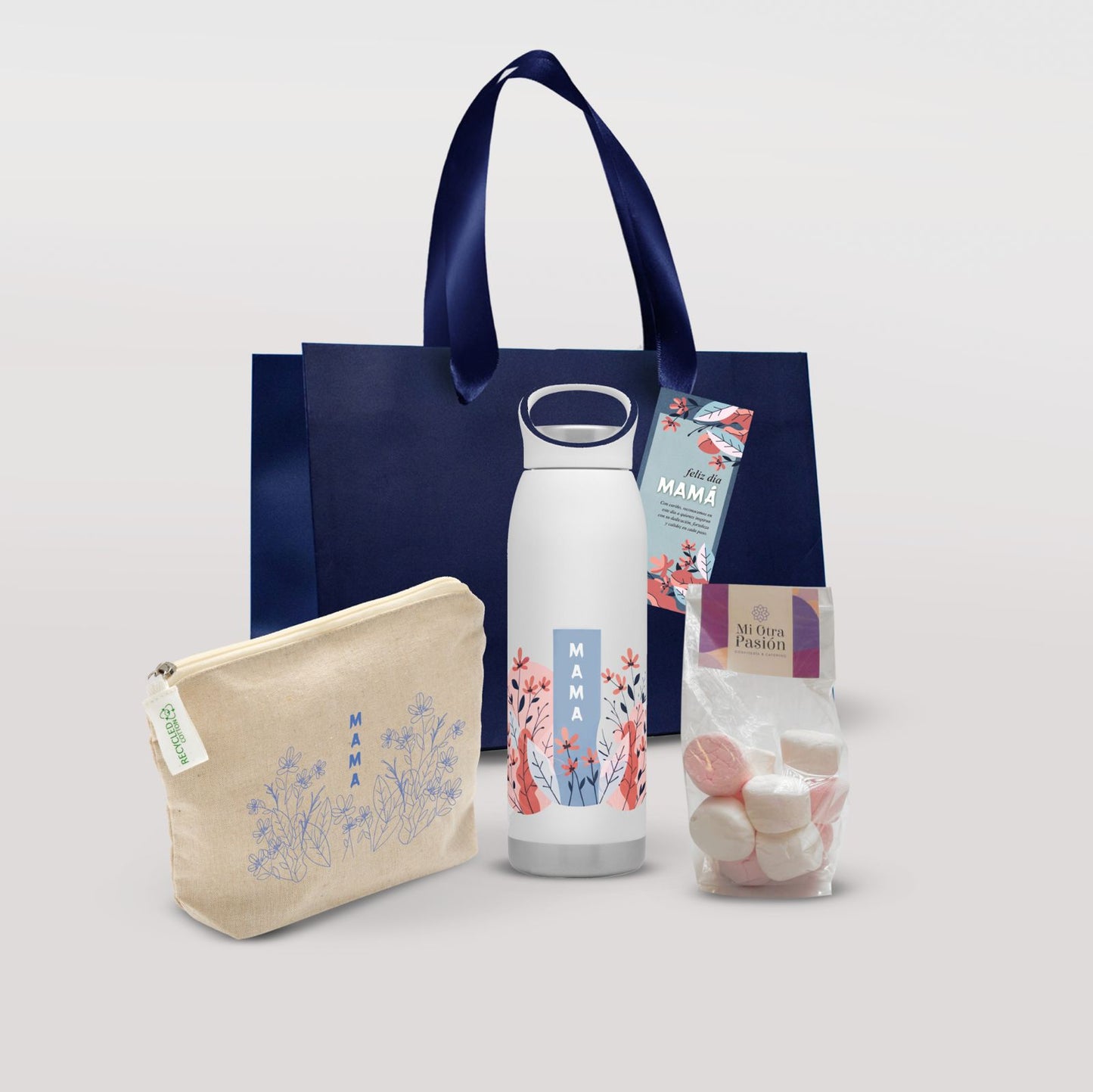 Un mimo para mamá: Botella térmica personalizada, neceser de algodón reciclado y suaves marshmallows. El equilibrio entre cuidado y dulzura para tu equipo. Cotiza con Aporta Imagen.