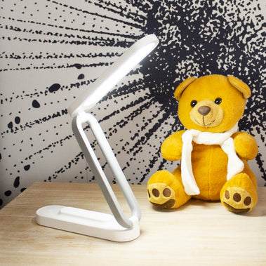 Lámpara LED plegable con diseño compacto, regulación de brillo y ángulo de iluminación ajustable. Ideal para oficinas, escritorios y home office. Personalizable con logo impreso o grabado.