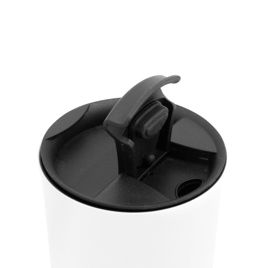 "Conserva tu café caliente por 12h con nuestra taza térmica de 500ml. Acero inoxidable, tapa antivuelco y base antideslizante. Personalízala con tu logo. ¡Calidad premium para tu día a día o regalos corporativos!"
