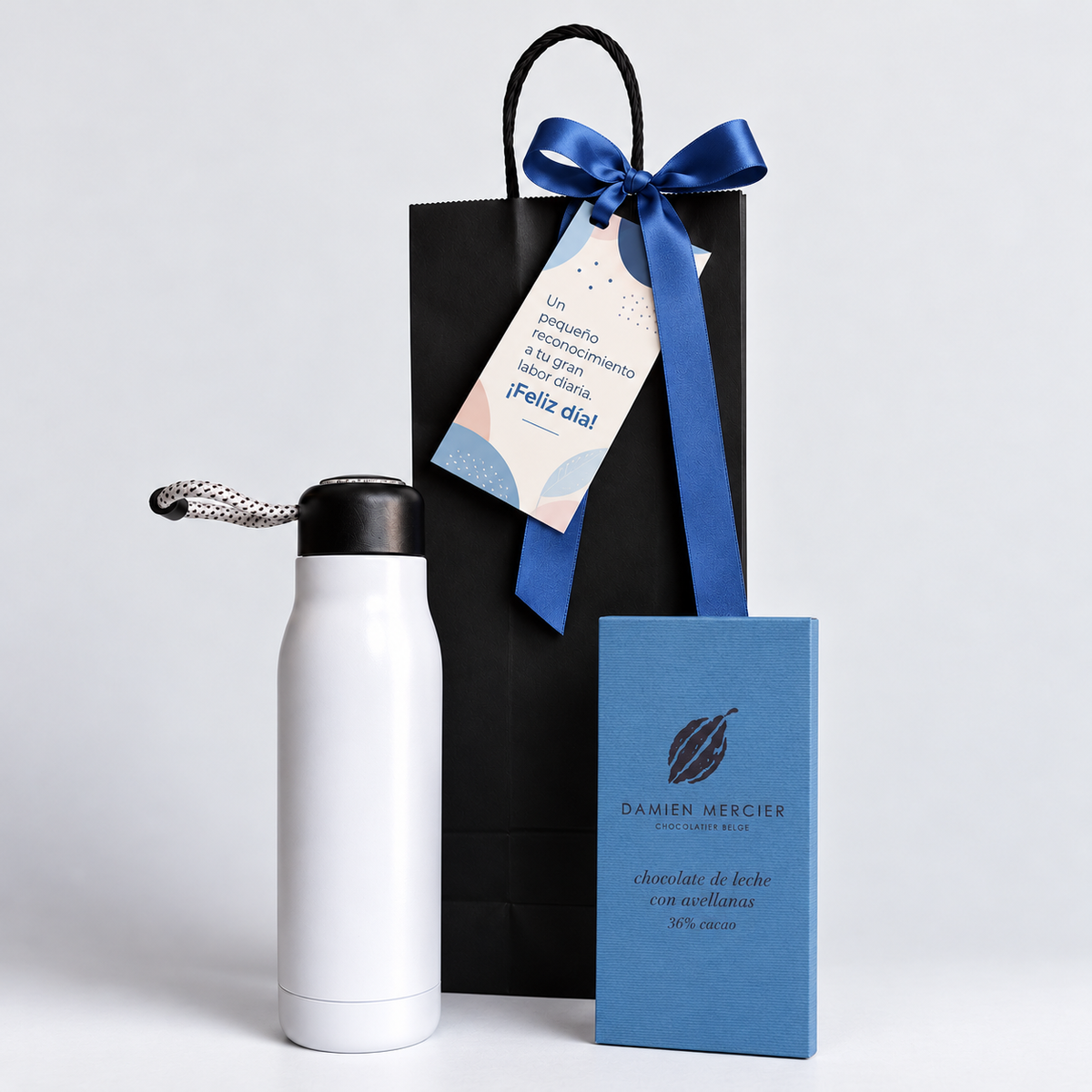 Sorprende y reconoce a tu equipo con un regalo corporativo útil y delicioso: botella térmica y chocolate Damien Mercier. ¡Personalízalo con tu logo y cotiza hoy!