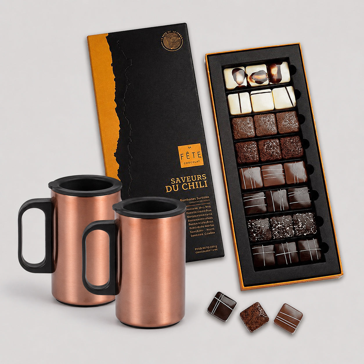 Set de 2 mugs de acero cobrizado (410ml) y caja de bombones La Fête Sabores de Chile. El regalo corporativo de lujo para el Día del Trabajador. ¡Personaliza con tu logo!