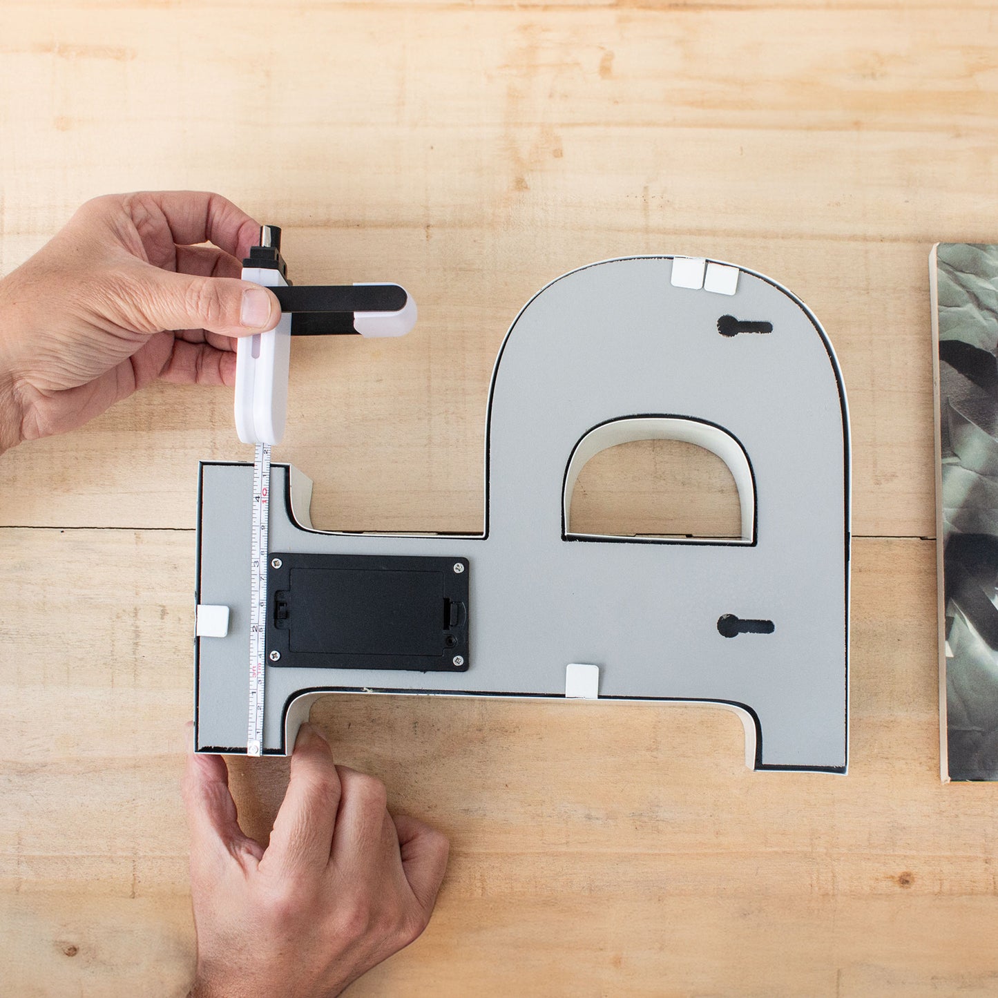 Regalo corporativo 3 en 1: Set de destornilladores, imán y cinta métrica de 1m. Compacto, resistente y listo para personalizar con tu logo. ¡El detallea útil que tu marca necesita!