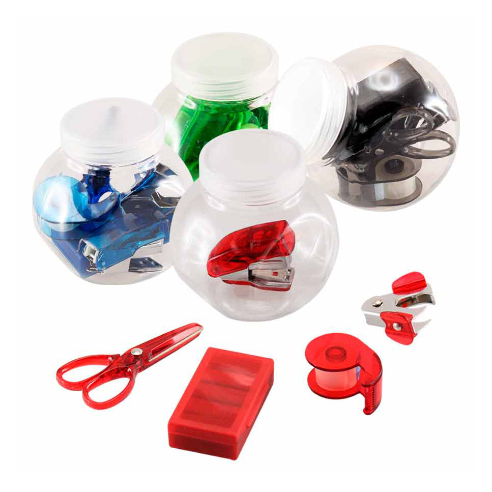 Set de oficina corporativo presentado en frasco plástico con tapa personalizable. Incluye accesorios esenciales de escritorio como tijeras, corchetera, cinta adhesiva y sacacorchetes. Ideal para merchandising y regalos corporativos.