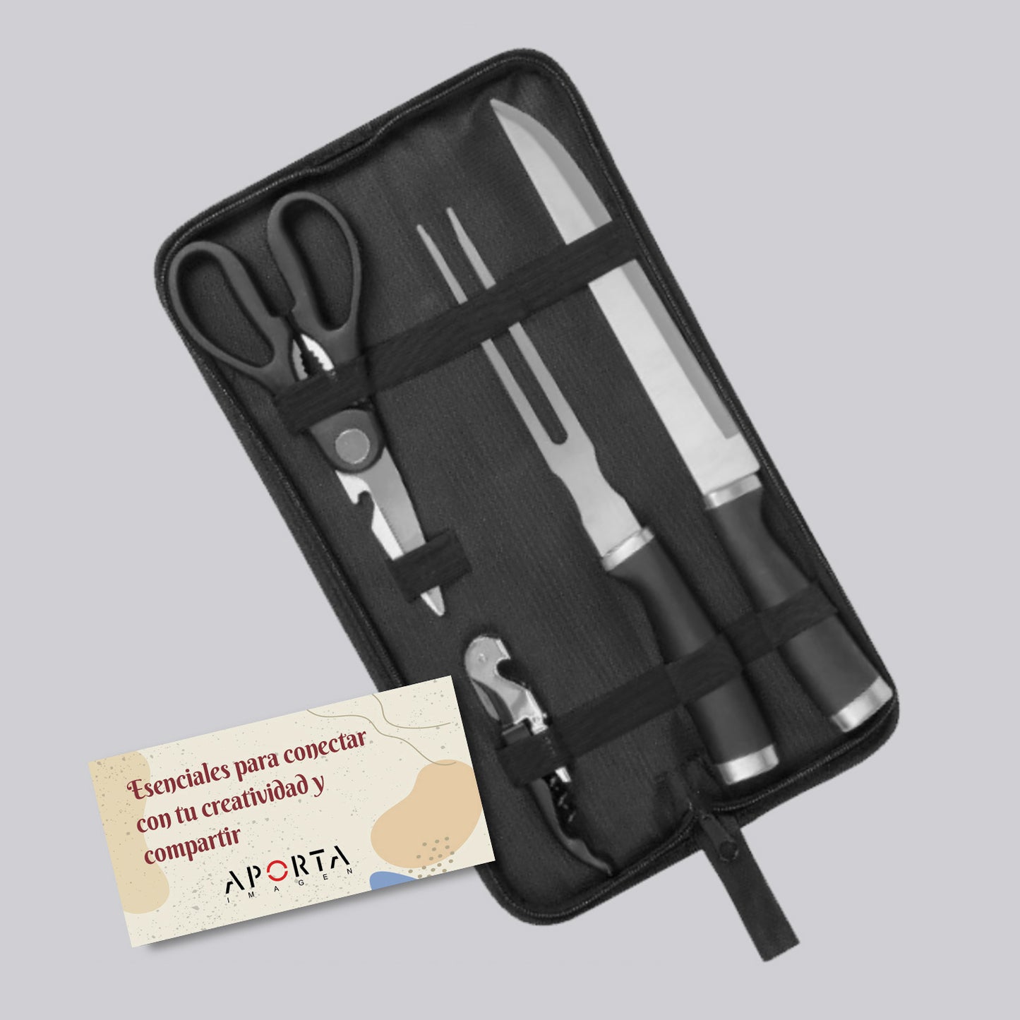 Set para cocina y parrilla con utensilios esenciales en estuche con cierre. Incluye tenedor, asador, cuchilla, tijera y destapador de vino. Personalizable con logo corporativo.