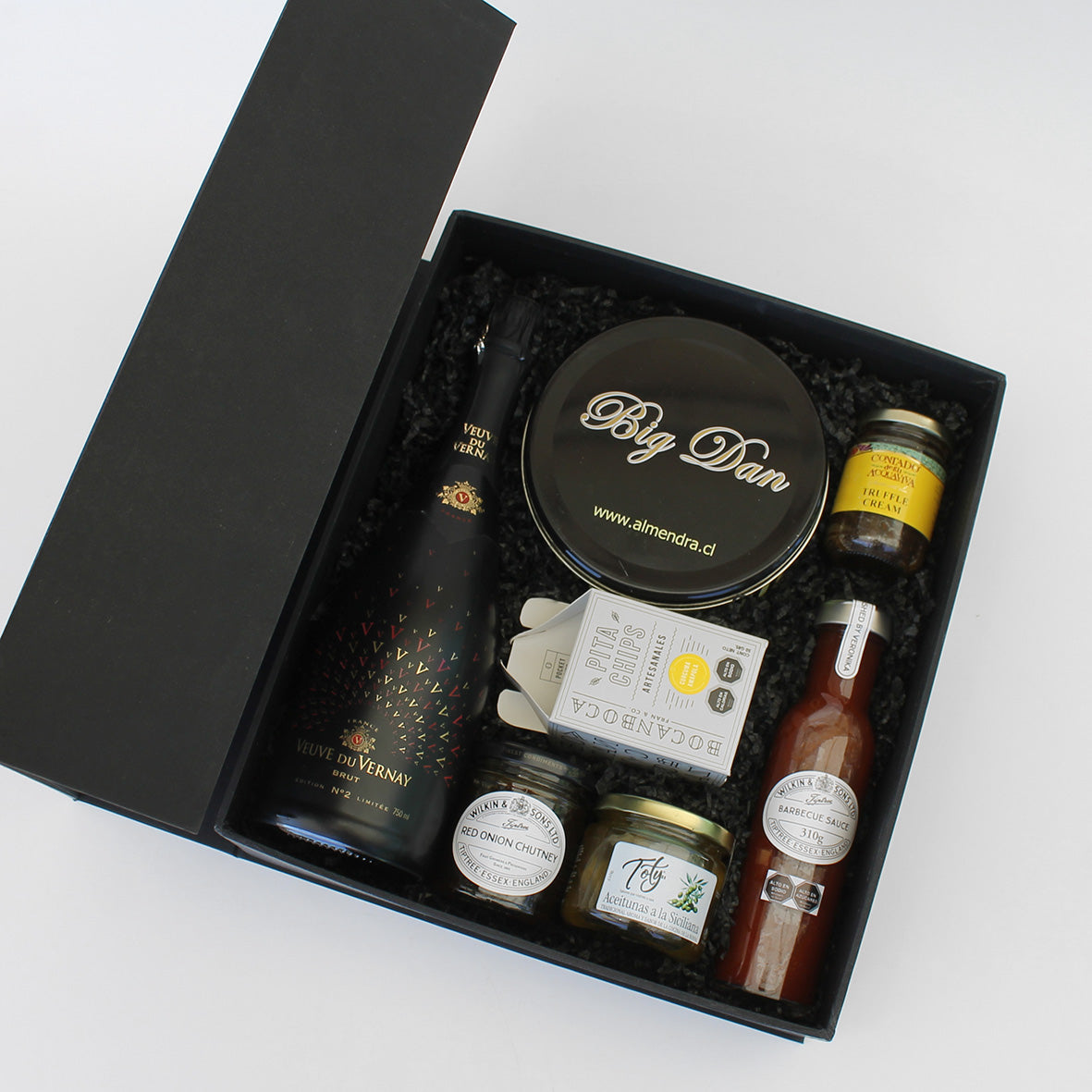 “Regalo Encuentro Gourmet con espumante Veuve du Vernay, pan de pascua y aperitivo– Aporta Imagen Chile”