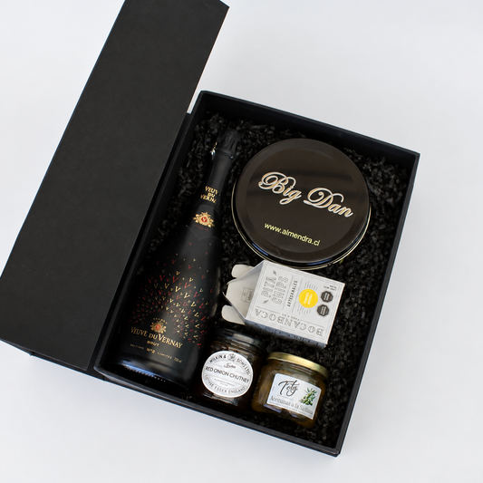 Regalo Encuentro Gourmet con espumante Veuve du Vernay, pan de pascua y aperitivo– Aporta Imagen Chile