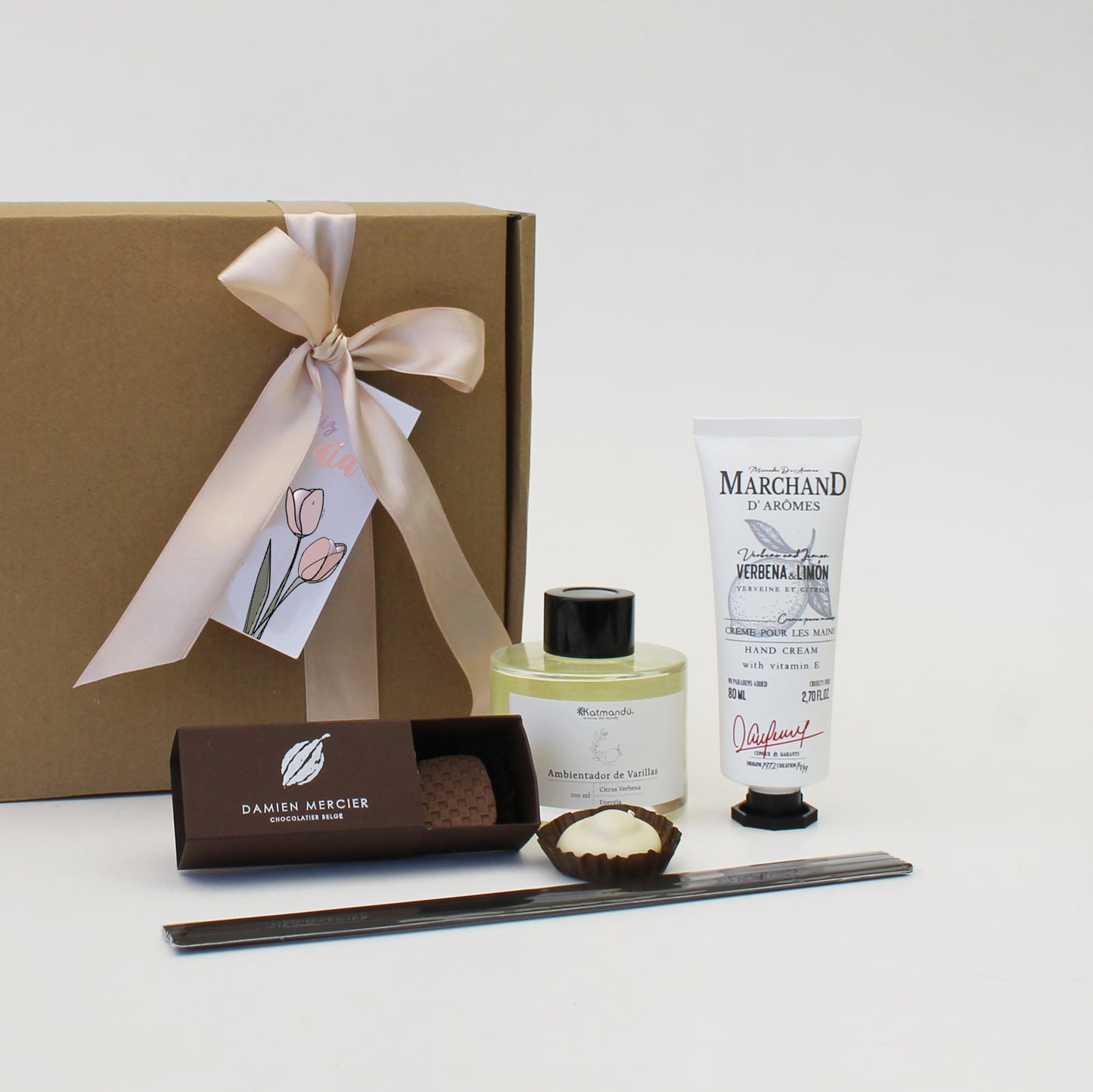 “Regalo Equilibrio & Placer con crema de manos Marchand de Arômes, difusor aromático y bombones Damien Mercier – Aporta Imagen Chile”