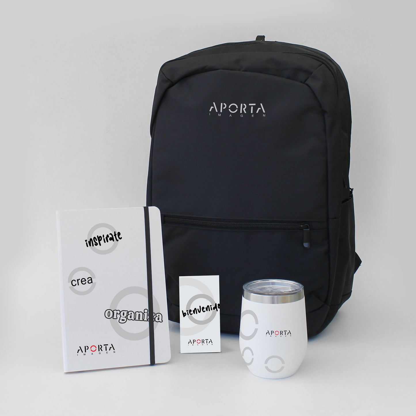 Eleva la imagen de tu empresa con el Set Executive Pro, la combinación definitiva de elegancia y funcionalidad. Este kit premium incluye una mochila reforzada para notebooks de hasta 16", un mug de acero con tecnología de vacío y una libreta simil cuero disponible en 10 colores. 
El regalo corporativo ideal para ejecutivos y equipos que buscan calidad superior en su día a día. Personalización Exclusiva: Logo corporativo aplicado en los productos.
