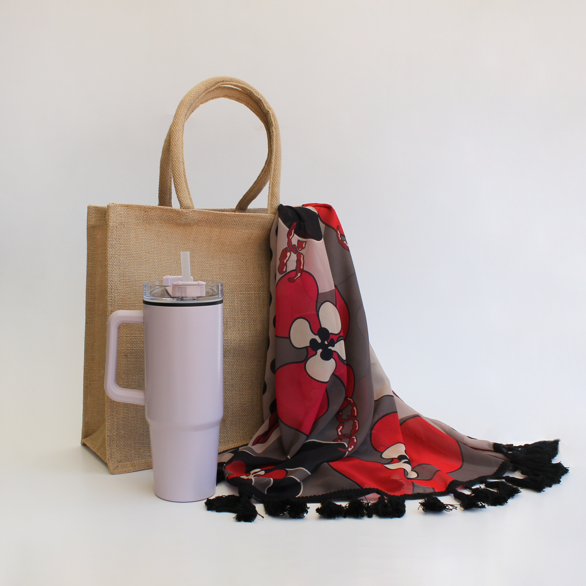 “Regalo Elegancia Natural con pareo de artista Miryam Lynch, mug térmico de acero inoxidable y bolso de yute – Aporta Imagen Chile”