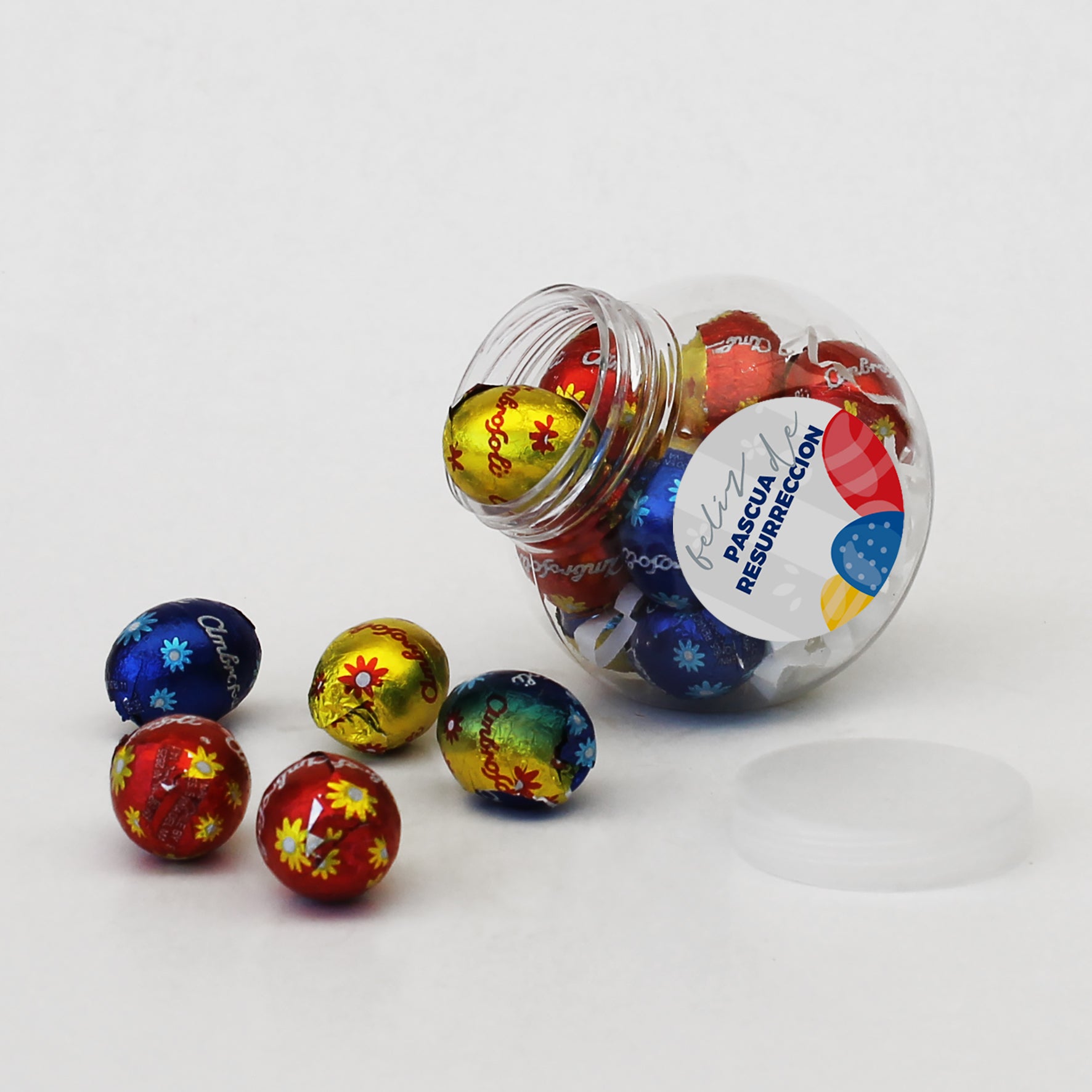 Sorprende con este regalo Refugio de Esperanza. Frasco mate con tapa frozen, 10 huevitos Ambrosoli y sticker personalizado con tu logo. El regalo de Pascua moderno y reutilizable para tu empresa. ¡Cotiza en Aporta Imagen!