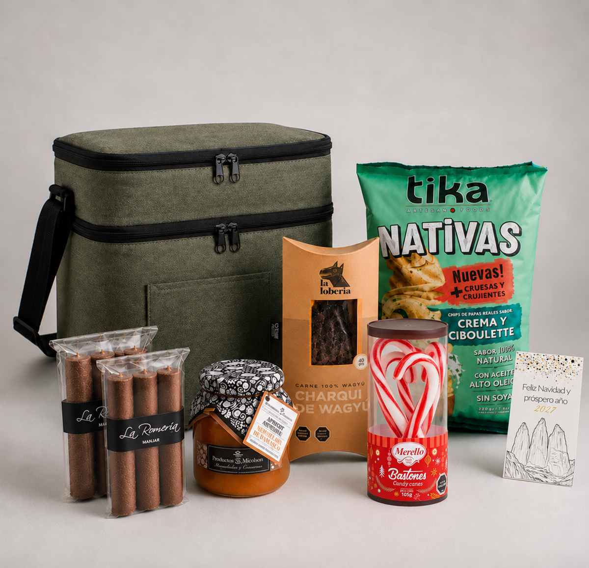 Sorprende a clientes y colaboradores con un cooler gourmet de productos chilenos. Un regalo corporativo práctico y memorable.