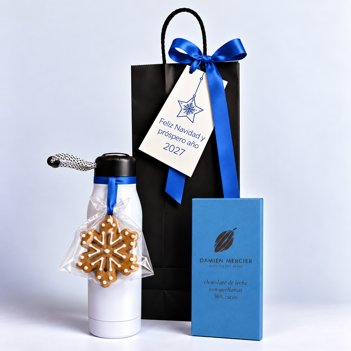 Sorprende y reconoce a tu equipo con un regalo corporativo útil y delicioso: botella térmica, chocolate Damien Mercier y galleta navideña Mi otra pasión. ¡Personalízalo con tu logo y cotiza hoy!