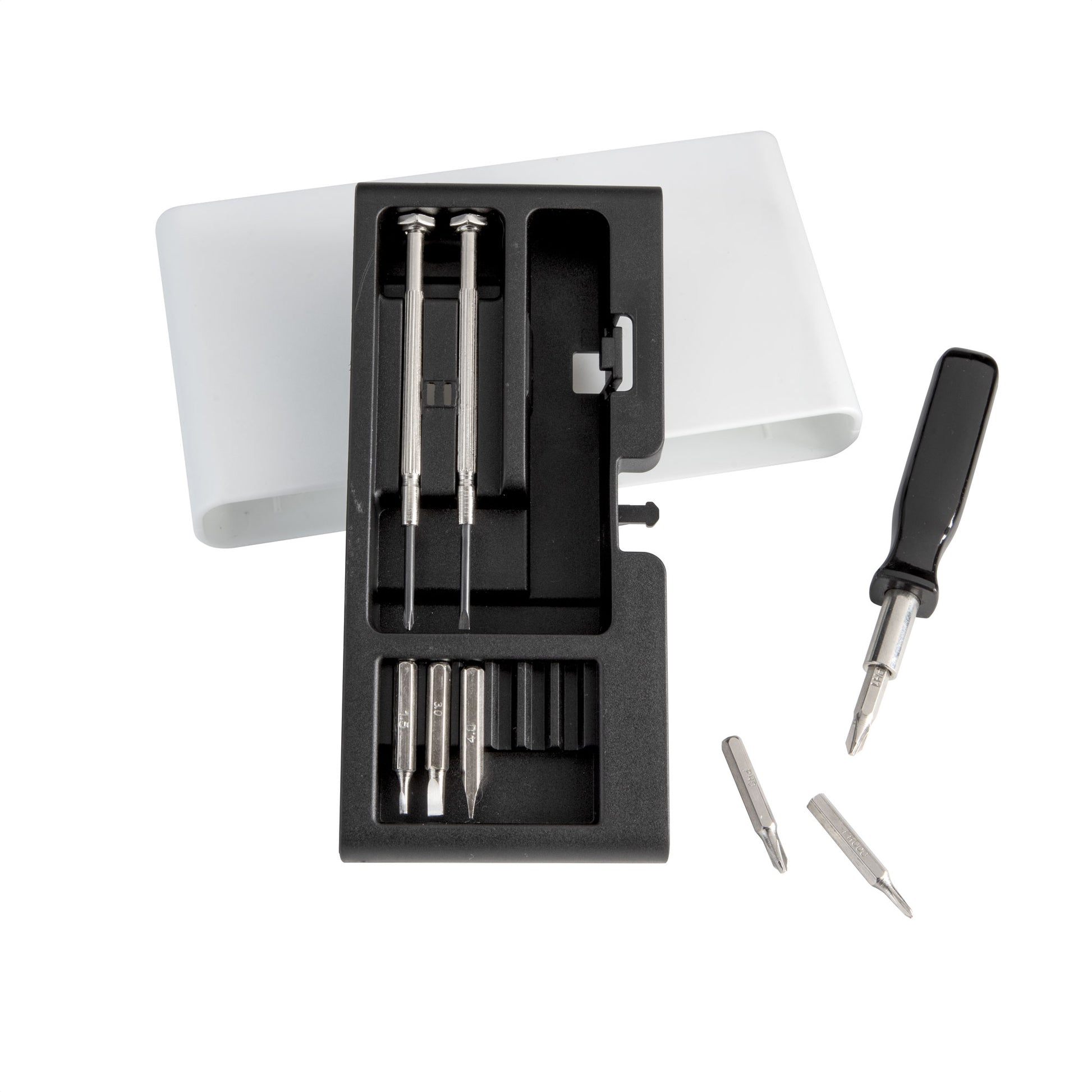 Práctico set de destornilladores imantados en estuche con apertura push. Incluye 8 puntas de precisión y base magnética para mantener el orden. El regalo corporativo ideal para tu marca. ¡Personalízalo con tu logo en Aporta Imagen! 