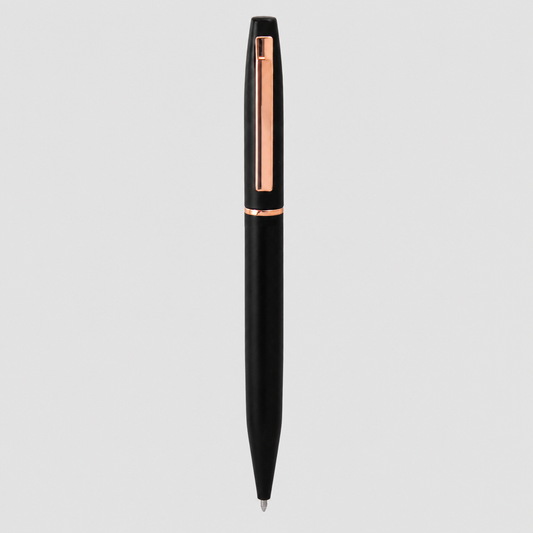 Descubre el bolígrafo Mindy: diseño premium en aluminio reciclado negro mate y elegantes detalles en  cobre/oro rosa. Apertura giratoria suave y presentación en caja de regalo negra. ¡El regalo corporativo sostenible perfecto!