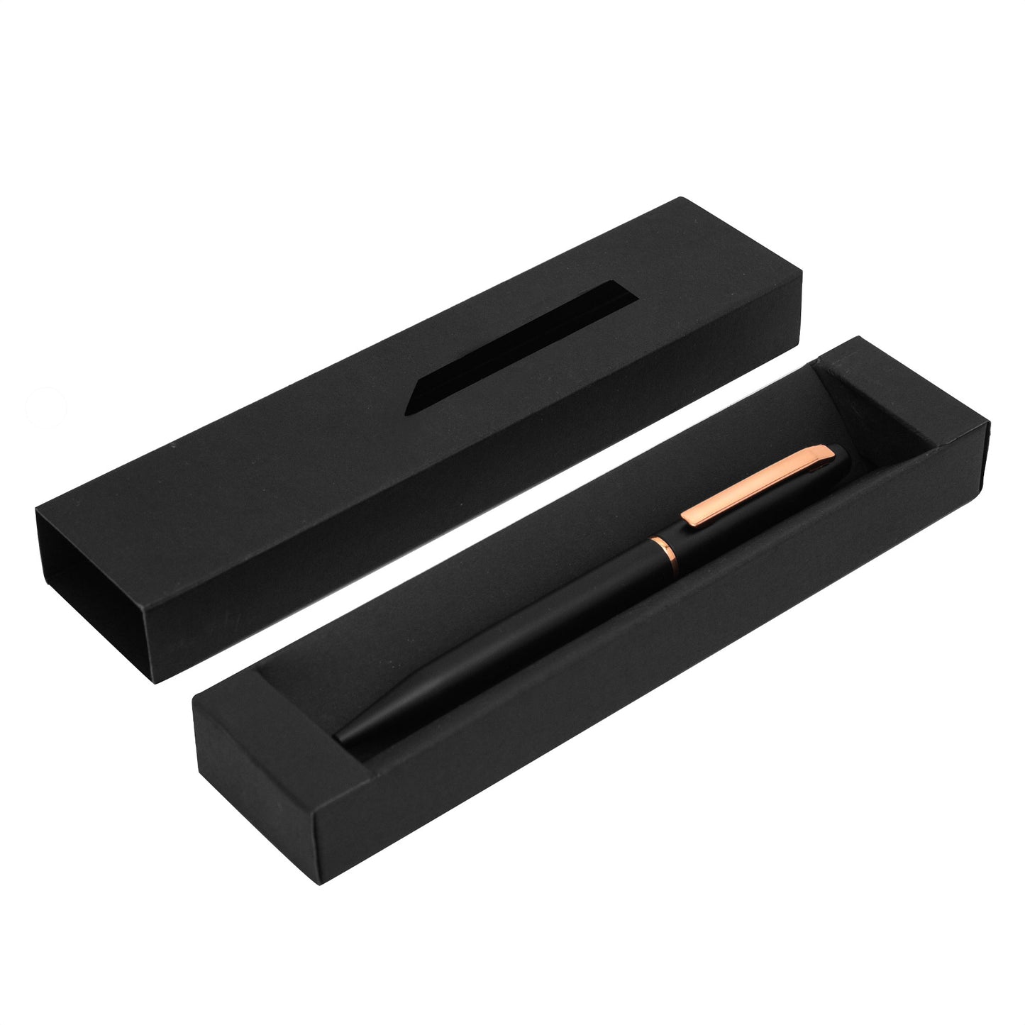 Descubre el bolígrafo Mindy: diseño premium en aluminio reciclado negro mate y elegantes detalles en cobre/oro rosa. Apertura giratoria suave y presentación en caja de regalo negra. ¡El regalo corporativo sostenible perfecto!