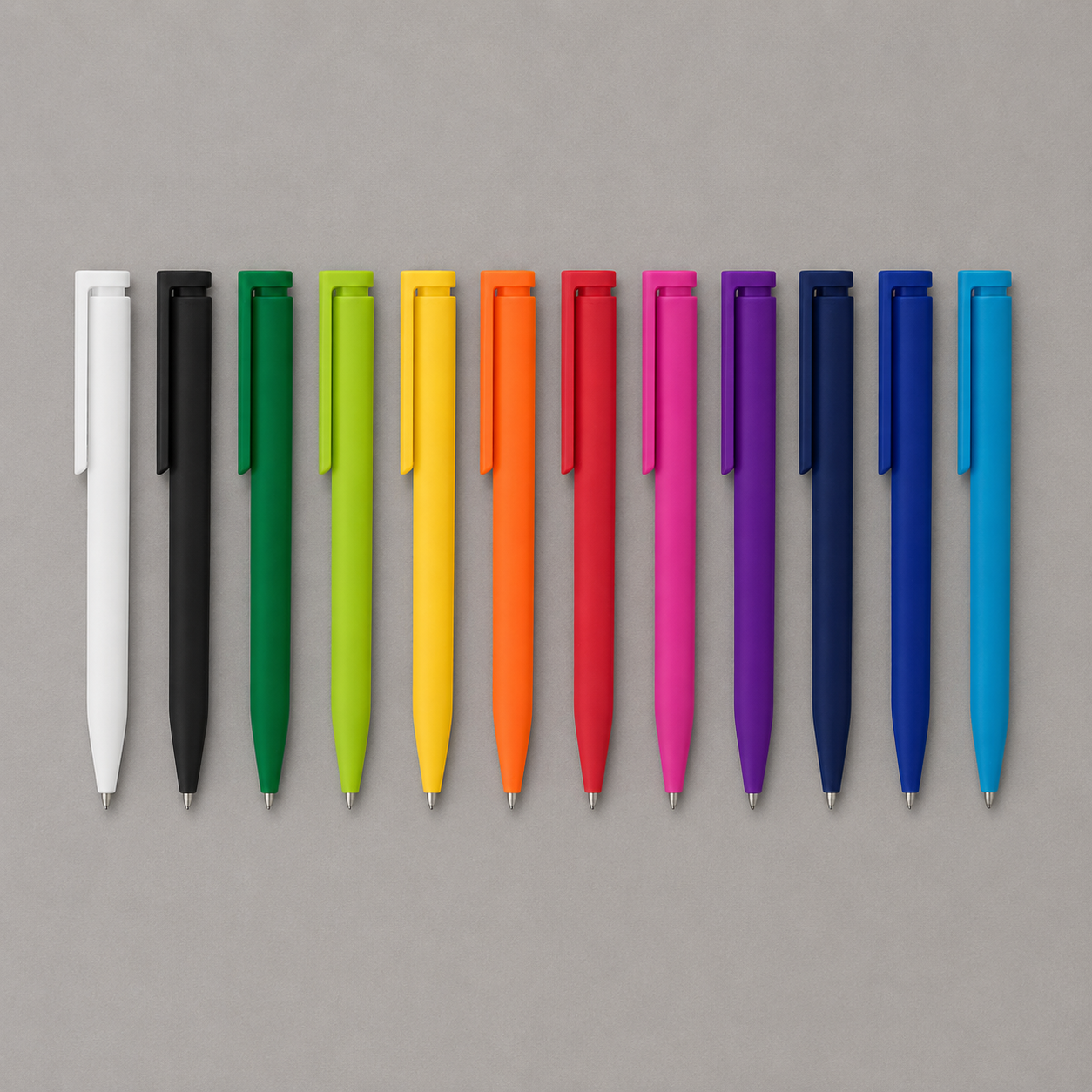 Bolígrafo retráctil. Cuerpo plástico de diferentes colores. Tinta negra. Sistema de botón push para destapar. Con logo impreso. Pedido mínimo: 1.000 unidades.