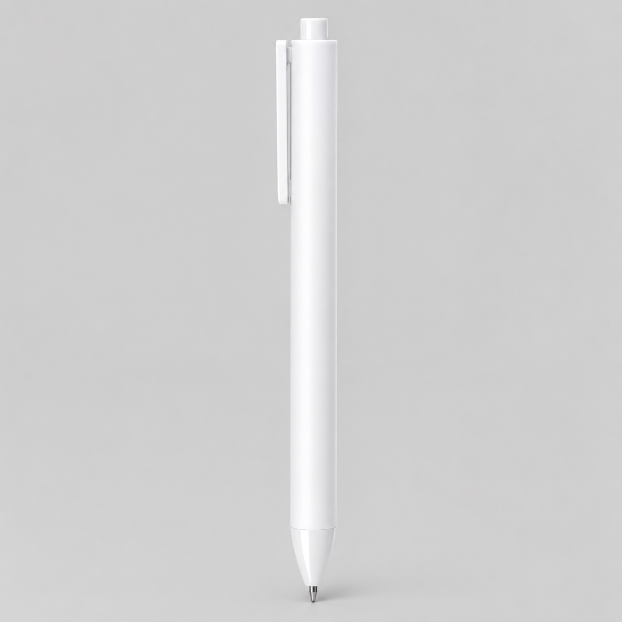Bolígrafo retráctil con tinta gel para escritura ultra suave. Cuerpo mate, clip translúcido y detalles brillantes a tono. ¡Disponible en una amplia gama de tonos para adaptarse a tu estilo o marca.