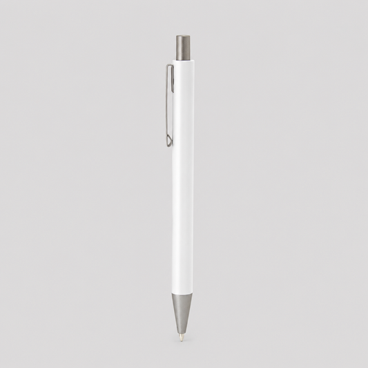 Este bolígrafo metálico combina la durabilidad y el peso de un instrumento de escritura de alta gama, moderno y minimalista. El acabado mate del cuerpo contrasta perfectamente con los detalles en gris gun metal, creando una estética sobria y sofisticada. Disponible en 5 colores.