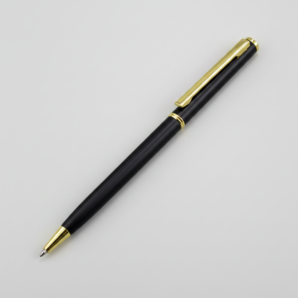 Elegante bolígrafo metálico Tourist color negro con detalles dorados y tinta negra. Ideal para hoteles, turismo y regalos corporativos con logo impreso o grabado.
