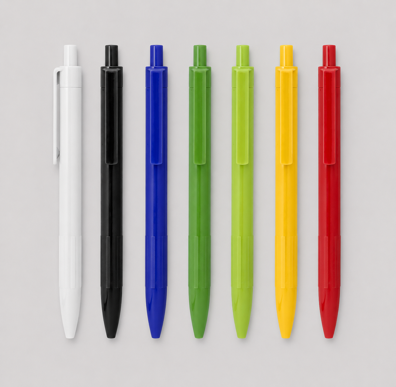 Bolígrafo retráctil con acabado mate suave al tacto, disponible en variados colores vibrantes. Pulsador y clip a tono. ¡Personalízalo con el logo de tu empresa!