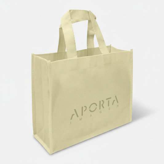 Bolsa reutilizable de tela no tejida (TNT) tamaño 25 x 20 x 8 cm. Compacta, práctica y disponible en varios colores. Personalizable con logo corporativo.