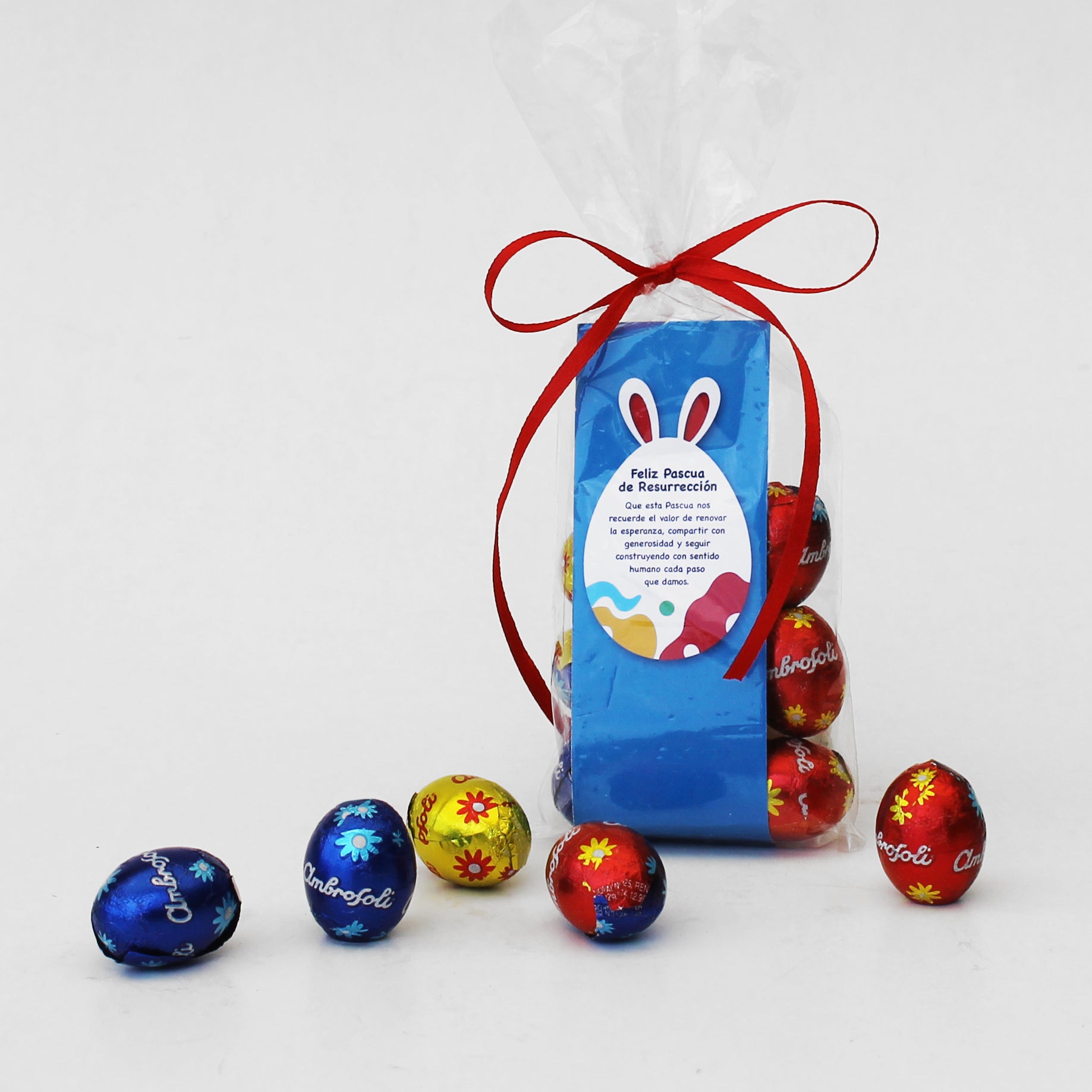 Celebra la Pascua de Resurrección con un detalle dulce y profesional. Nuestro pack incluye 10 huevitos de chocolate Ambrosoli en bolsa de celofán con tarjeta personalizada con tu logo. El regalo ideal para fomentar el clima laboral y el reconocimiento masivo. ¡Cotiza por volumen con despacho en todo Chile!