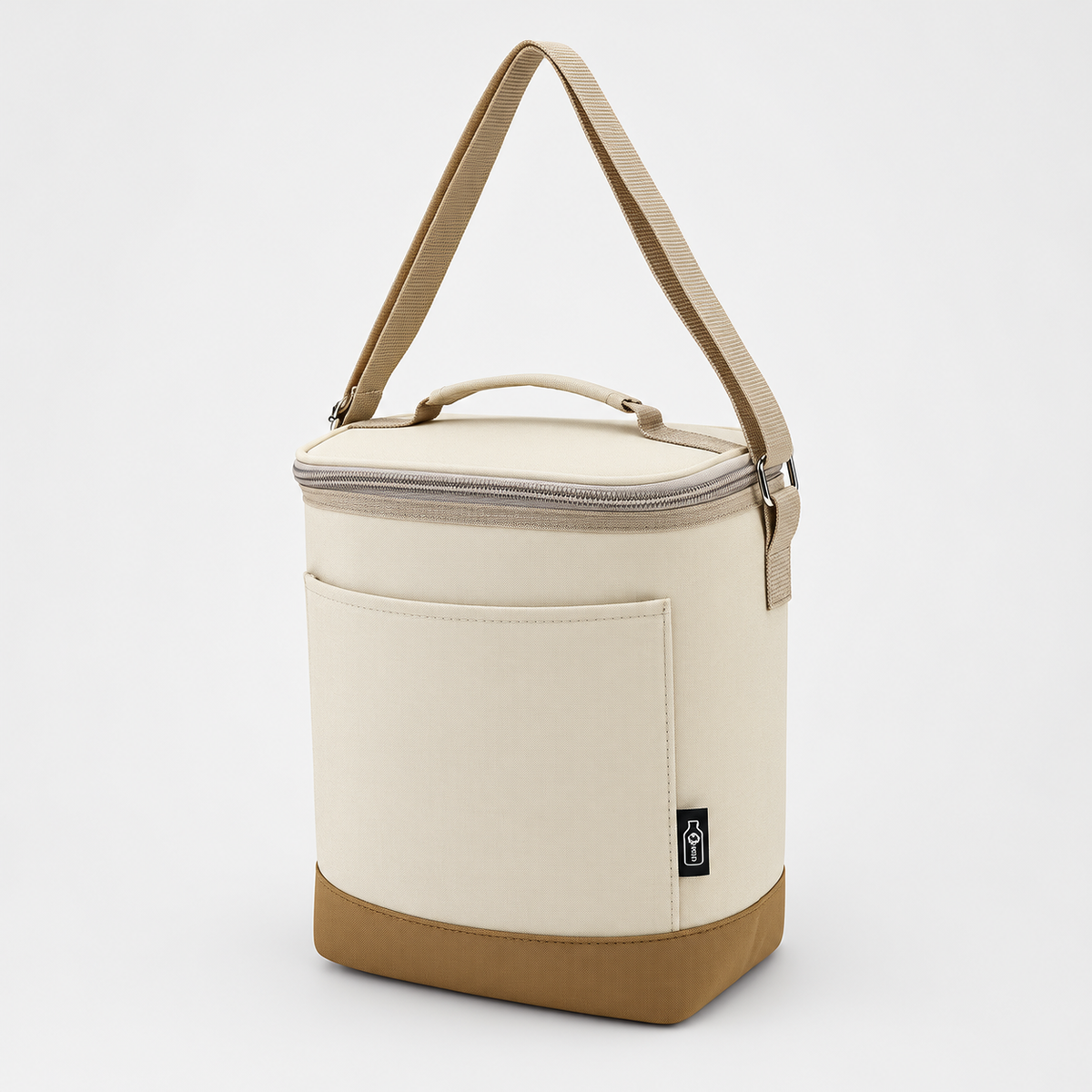 Bolso cooler térmico de 8,5 L fabricado en RPET reciclado, con interior aislante y base impermeable. Práctico y resistente para transportar alimentos y bebidas. Ideal para regalos corporativos y promocionales.
Solicita tu cotización para empresas y personalízalo con el logo de tu marca.