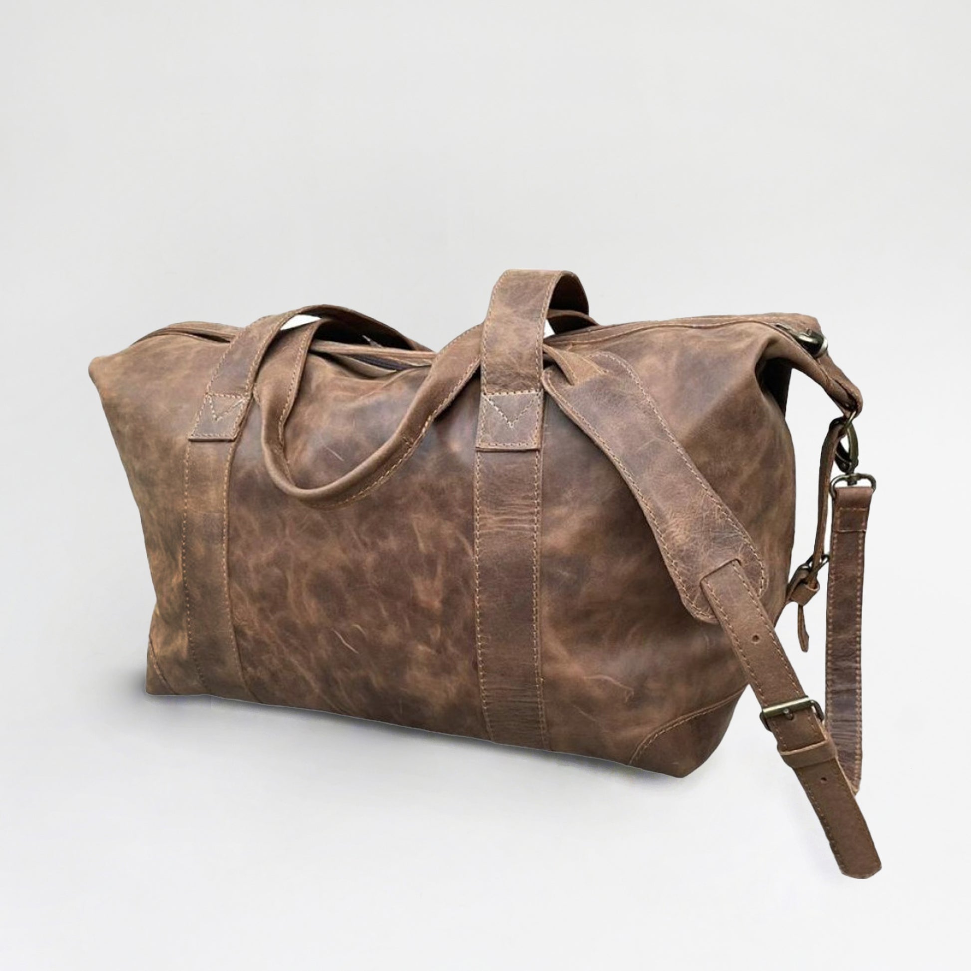 Bolso en cuero natural, doble manilla y doble carro. 50x30x25 cm. Ideal para viaje de fin de semana. Regalo corporativo premium.