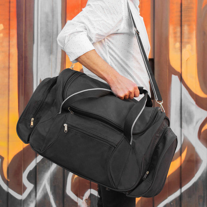 Bolso deportivo corporativo de gran capacidad con compartimentos laterales, herrajes metálicos, correa ajustable y capacidad de 45 litros. Personalizado con logo para merchandising.