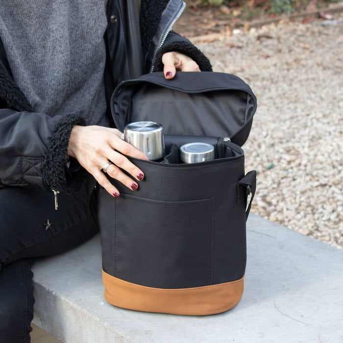 Bolso picnic con detalles en cuero, interior acolchado y compartimentos organizadores. Ideal para salidas al aire libre. Personalizable con logo corporativo.