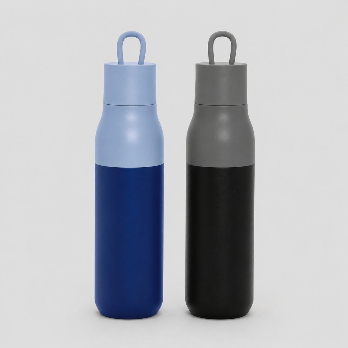 Botella térmica bicolor de acero inoxidable con doble pared sellada al vacío. Mantiene bebidas calientes hasta 8 horas y frías hasta 12 horas. Ideal como regalo corporativo.