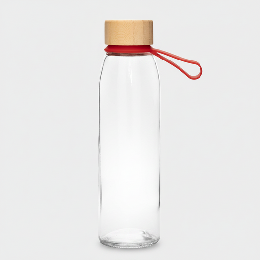 Eleva tu imagen corporativa con botellas de vidrio y tapa de bambú personalizadas. Diseño elegante de 700 ml, cierre hermético y correa de color para transportar. Con logo impreso. El regalo sustentable ideal para tus clientes. ¡Cotiza con nosotros!