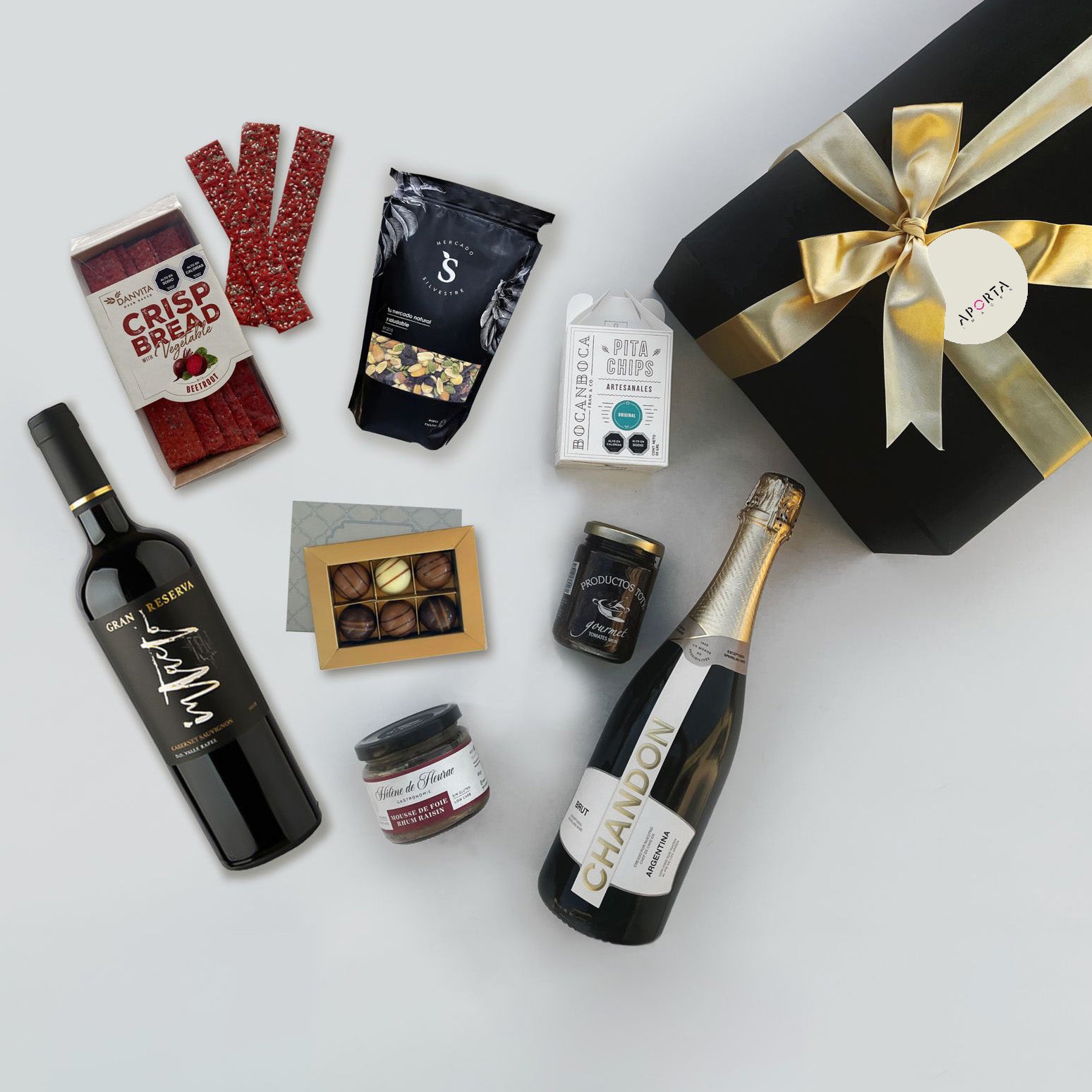 Caja gourmet con espumante Chandon, vino Gran Reserva, patés, frutos secos, pita chips y bombones Moulie. Presentación premium. Regalo corporativo.