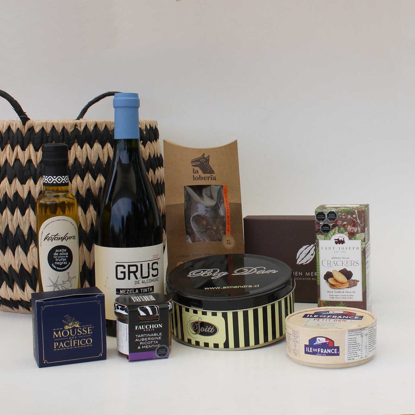 canasto premium  de diseño moderno y funcional con productos gourmet de excelente calidad