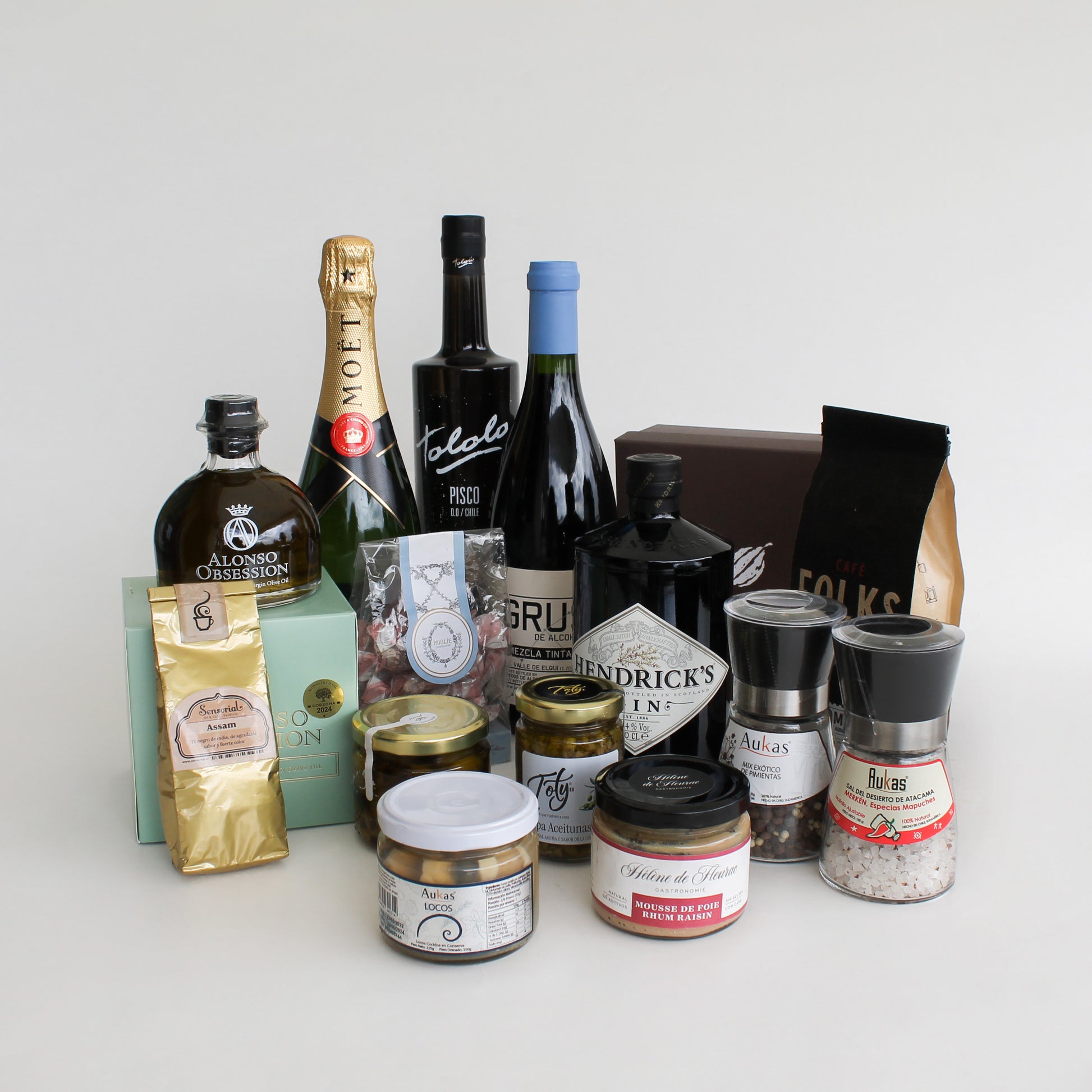 Canastos gourmet con productos selectos y presentaciones elegantes, diseñados para sorprender en ocasiones especiales. Regalos corporativos personalizables que combinan sabor, calidad y distinción.