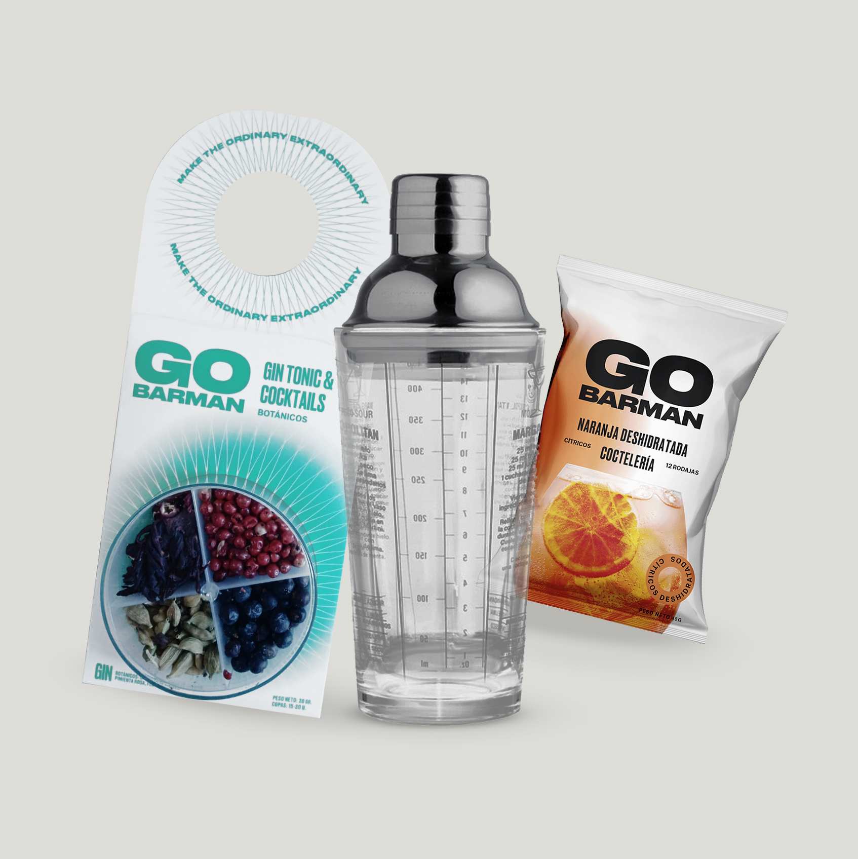 Coctelera de vidrio con diseño clásico y logo grabado opcional. Presentada en caja kraft con tarjeta personalizada.