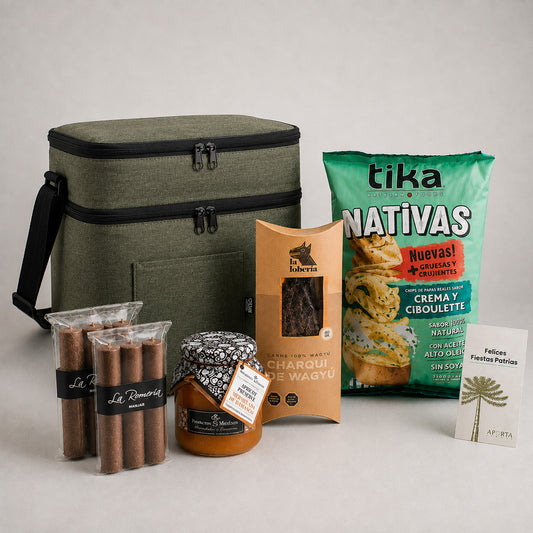 Sorprende a clientes y colaboradores con un cooler gourmet de productos chilenos. Un regalo corporativo práctico y memorable. ¡Cotiza el tuyo hoy!