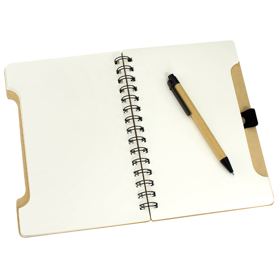Cuaderno ecológico Compost 70 hojas lisas con tapa de cartón reciclado, cinta elástica y bolígrafo. Ideal para merchandising. Mínimo 100 unidades.