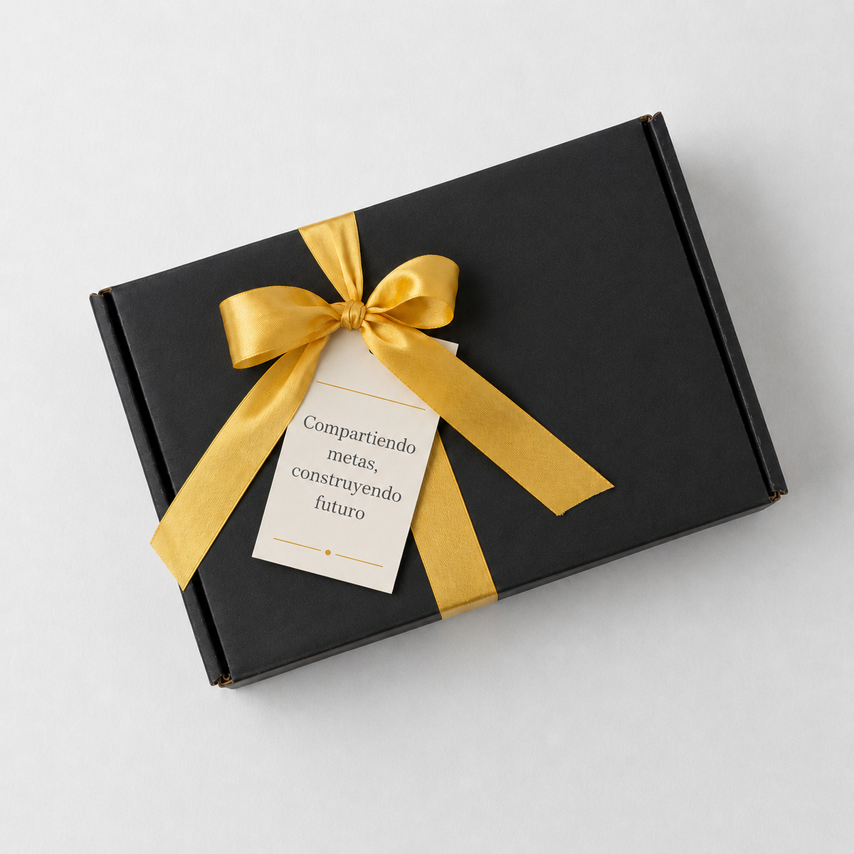 Regala esta exclusiva caja dulce. Una fina selección de bombones finos, almendras con chocolate 7Nogal y pastelería artesanal de La Romería. Todo presentado en una linda caja negra forrada, cinta y tarjeta con logo corporativo.