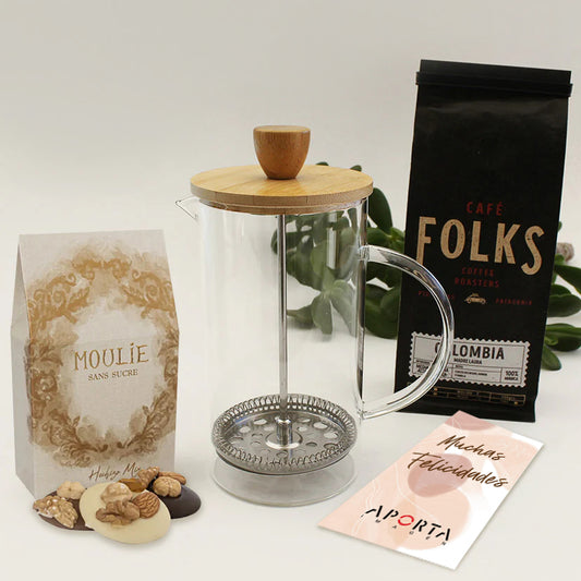 Cafetera prensa francesa 600ml, café molido 250g y chocolates belgas Moulie sin azúcar. En caja kraft personalizada. Mín. 50 unidades. ¡Cotiza!