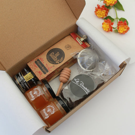 El set de té perfecto para empresas: Sachet ecológico, miel con palito madera, trufas y mermelada. Presentación en caja kraft. Mínimo 50 unidades.