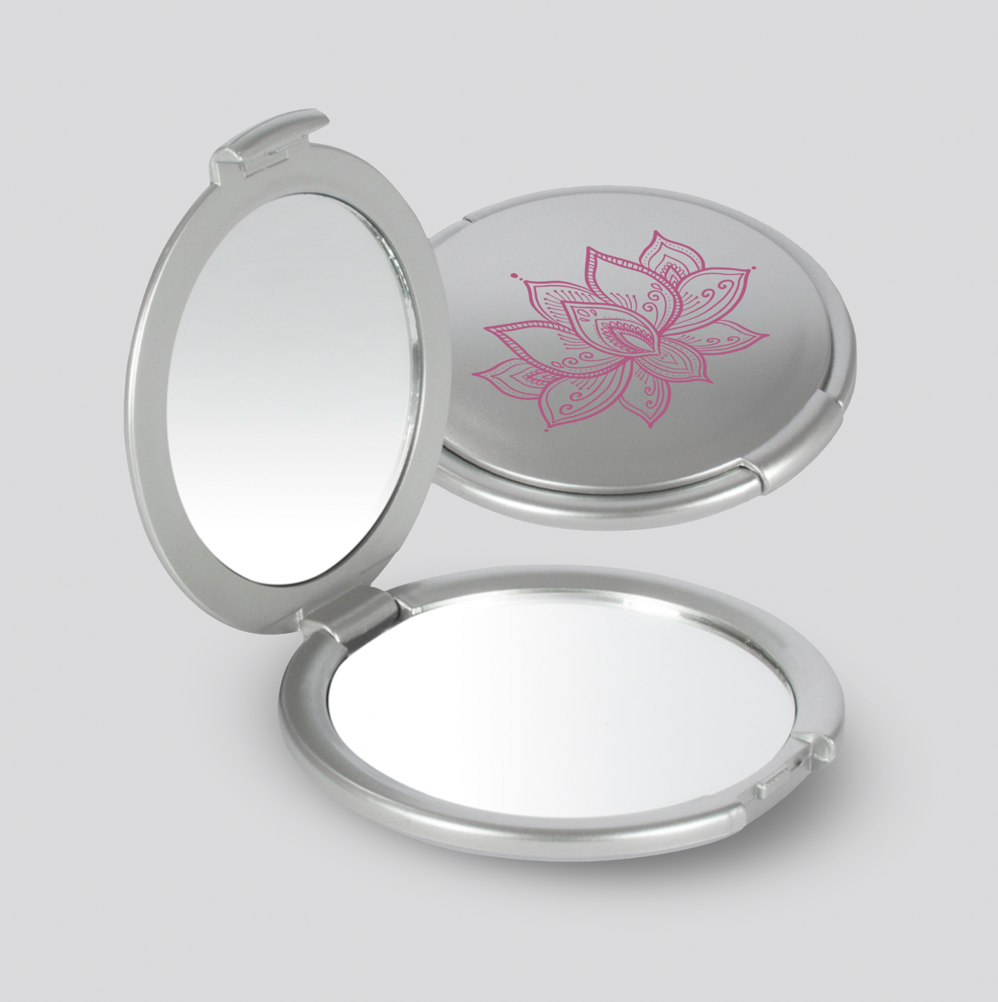 Detalles con propósito: Espejo compacto doble en saquito de organza y tarjeta de saludo. Opción de logo impreso a un color. Un obsequio funcional y de imagen premium para tus colaboradoras. en este Día de la Madre.  ¡Pide tu cotización!