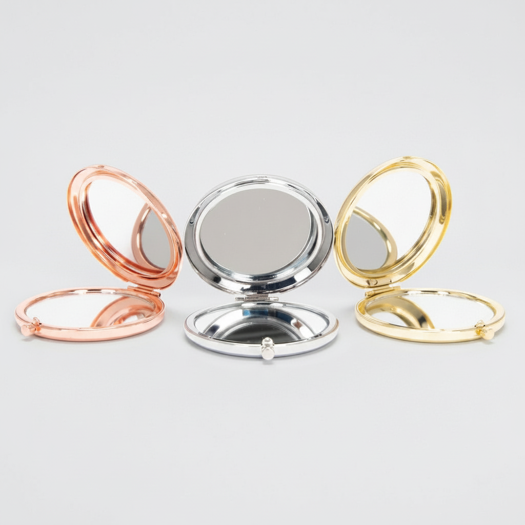 Espejos metálicos dobles (normal y aumento) puedes personalizarlos con tu logo. Acabados en plata, dorado y cobre. Calidad premium. ¡Cotiza aquí!"