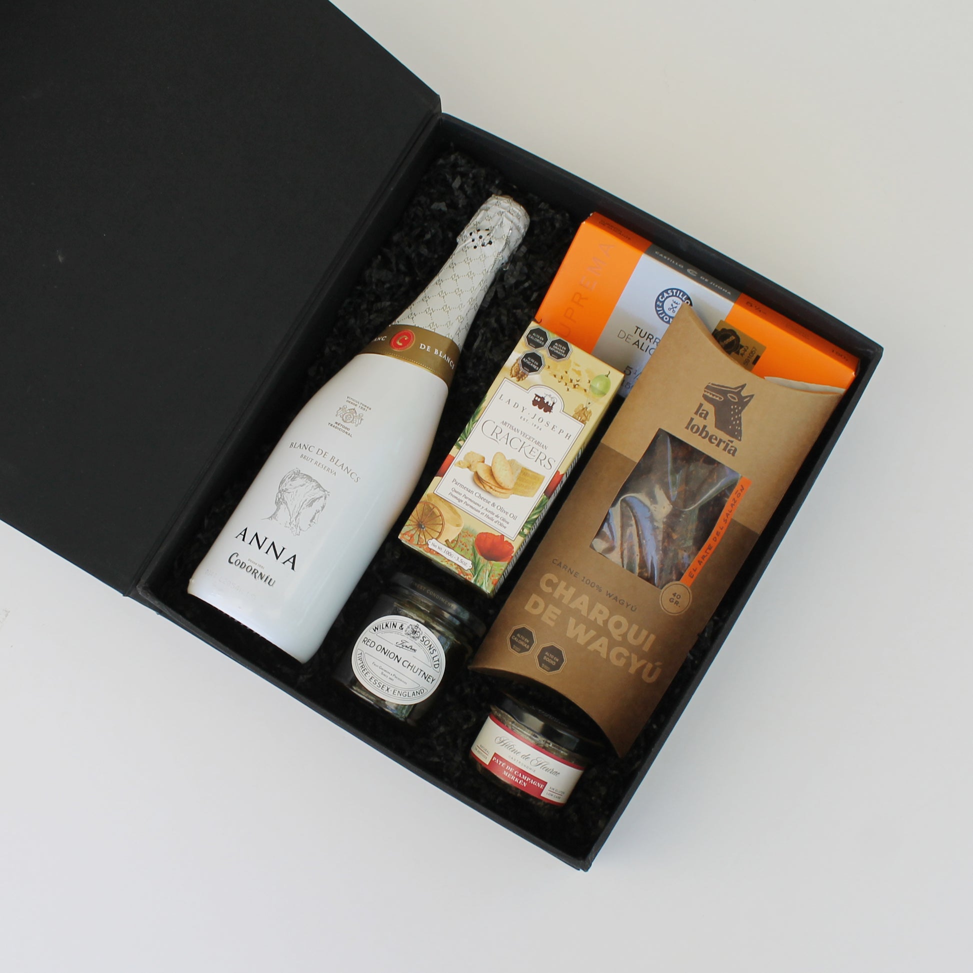 “Regalo Elegancia Natural con pareo de artista Miryam Lynch, mug térmico de acero inoxidable y bolso de yute – Aporta Imagen Chile”