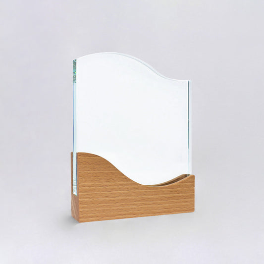 Galvano de cristal premium con base de madera y grabado láser. Elegante presentación en caja negra con cierre imantado. Pedido mín. 10 unid. Cotiza con nosotros.