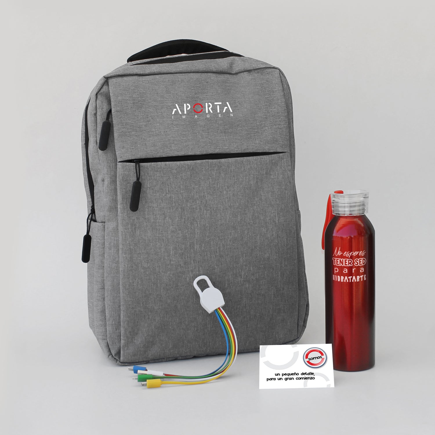 Potencia tu marca con el Kit Bienvenida Urban. Incluye mochila porta notebook, botella de aluminio, multicargador y pin corporativo. ¡El regalo ideal para tu equipo! Personalización con logo y envíos a todo Chile.